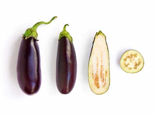 Aubergine in verschiedenen Varianten aufgeschnitten